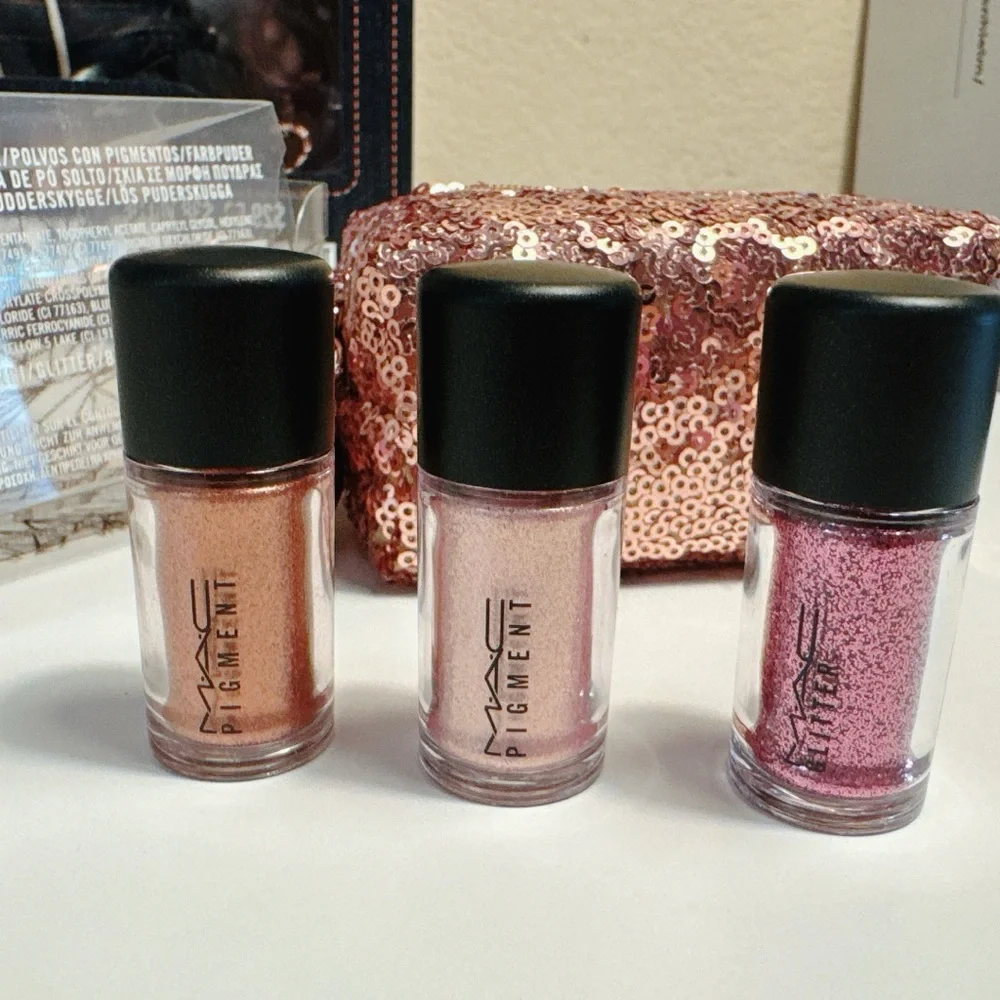 MAC Cosmetics Snowball collection pigment and glitter kit Pink